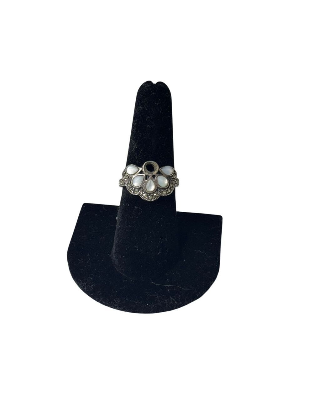 Women's Unbranded Silver Tone White Mother of Pearl Marcasite Ring One Size